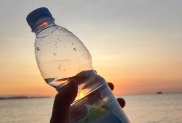 Arti Mimpi Diberi Minum oleh Orang Lain: Tafsir, Makna Psikologis, dan Pesan Tersembunyi